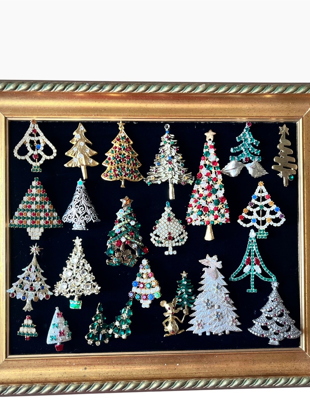 Mixed Signed Christmas Tree Holiday Pin Brooch Lot 120+ Pieces Vintage Modern - Picture 4 of 13